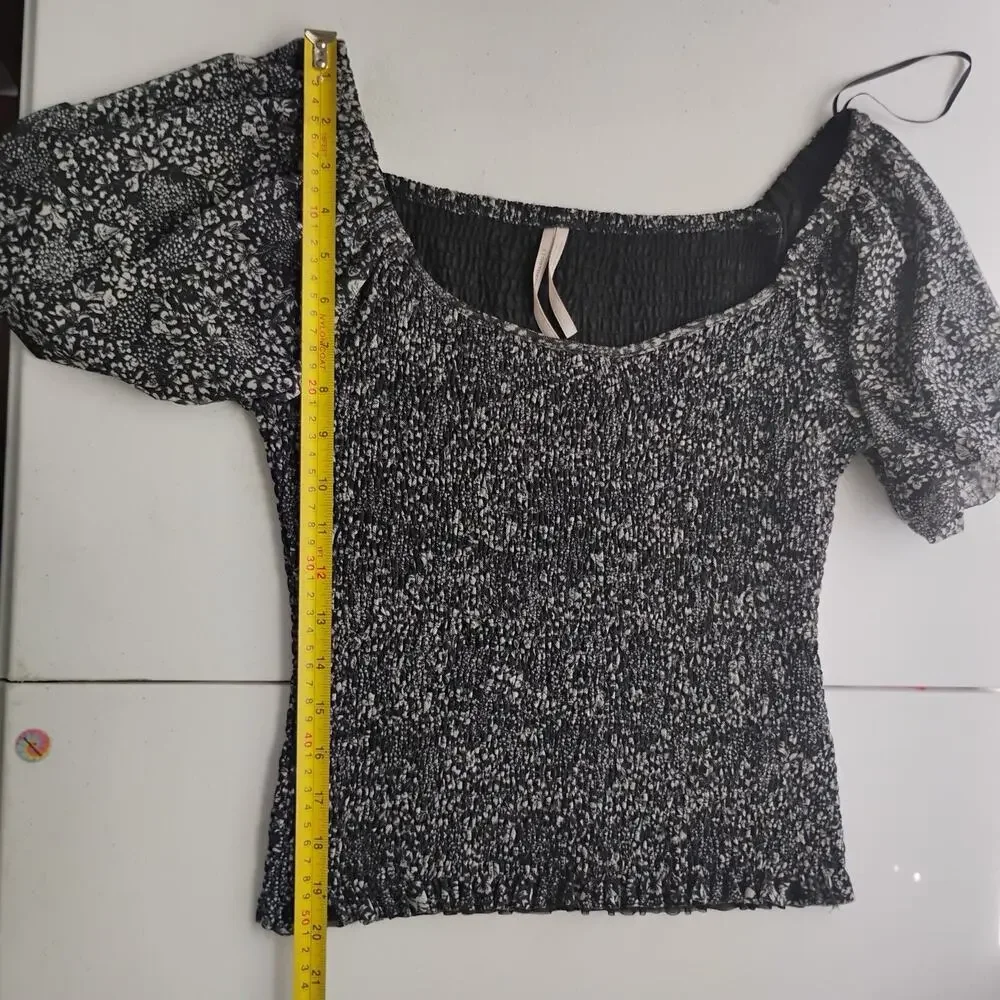 Anthropologie Aurelia Smocked Top Black & White Floral S Puff‎ Sleeve